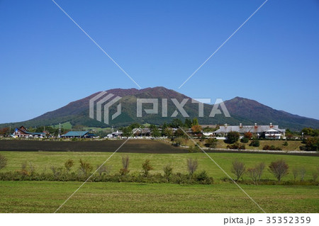 雄大な蒜山高原の風景 雄大な蒜山高原の風景 35352359