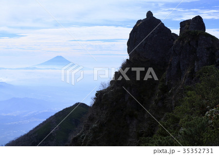権現岳と富士山 35352731