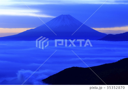 雲海と富士山 35352870