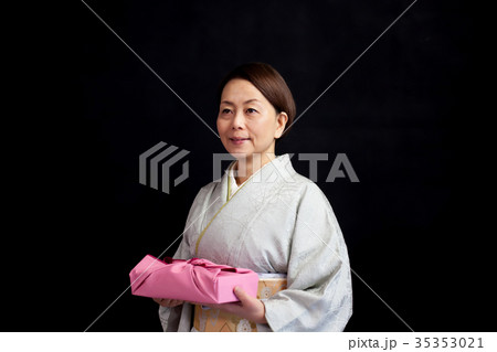着物姿の女性 着物姿の女性 35353021