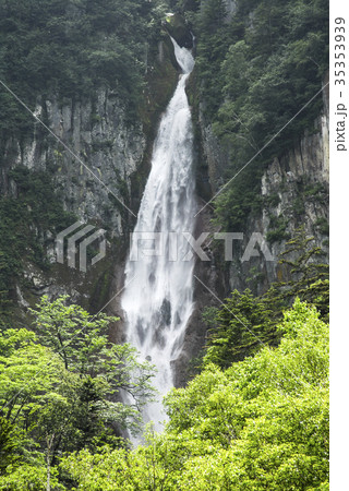 初夏の層雲峡流星の滝 初夏の層雲峡流星の滝 35353939