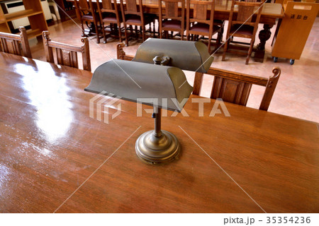 神戸女学院 岡田山キャンパス 図書館 レトロな電気スタンド 神戸女学院 岡田山キャンパス 図書館 レトロな電気スタンド 35354236