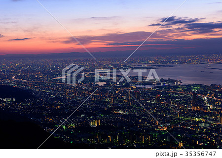 大阪、神戸の夜景　摩耶山掬星台からの眺め 35356747