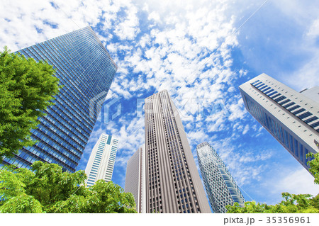 高層ビルのあるオフィス街の風景 35356961