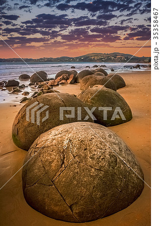 Strange Moeraki boulders Strange Moeraki boulders 35358467
