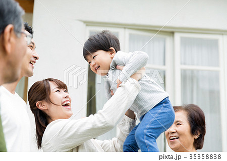 家族 子ども 高い高い  35358838