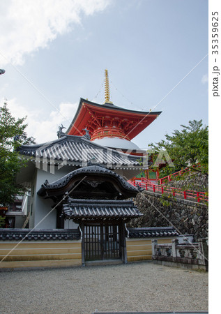 西国三十三所・二十四番札所・中山寺の宝蔵と大願塔 西国三十三所・二十四番札所・中山寺の宝蔵と大願塔 35359625