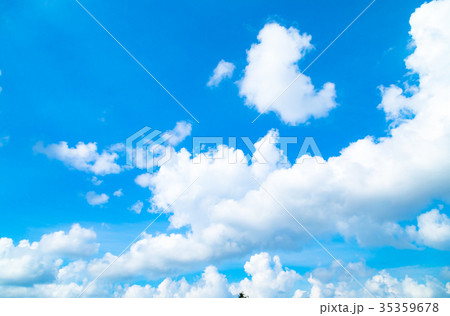 積乱雲　晩夏の空　秋の空　雲　コピースペース　広いコピースペース　汎用的な空のタグ 35359678