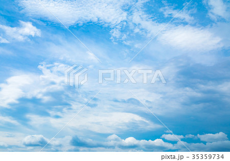 晩夏の空 秋の空 雲 コピースペース 広いコピースペース 汎用的な空のタグ 晩夏の空 秋の空 雲 コピースペース 広いコピースペース 汎用的な空のタグ 35359734
