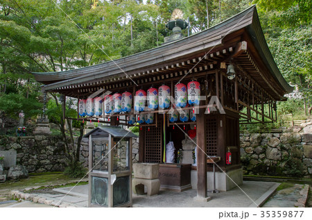 西国三十三所・二十四番札所・中山寺の子授け地蔵 西国三十三所・二十四番札所・中山寺の子授け地蔵 35359877