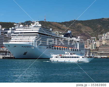 Port of Genoa, Italy /  イタリア・ジェノヴァ港のMSCクルーズ船 35363900