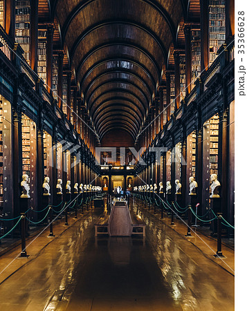 トリニティ・カレッジ図書館 トリニティ・カレッジ図書館 35366628