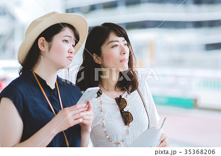 女子旅　迷う 35368206