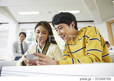 建築 下を向く 見下ろす 35368766