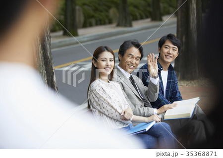 教授 教育 会話 35368871