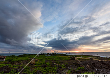 残波岬の夕暮れ 残波岬の夕暮れ 35370217
