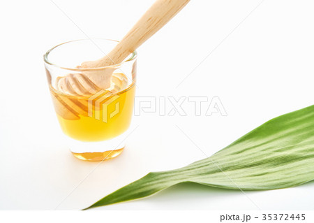 Honey glass and spoon have round shape for easy 35372445