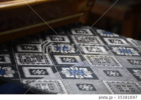 大島紬の機織り 35381697