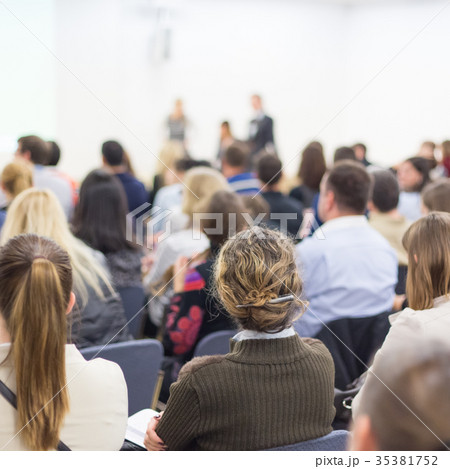 Woman giving presentation on business conference. 35381752