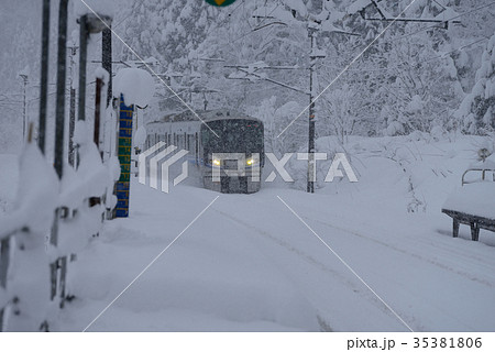 豪雪の北陸本線 豪雪の北陸本線 35381806