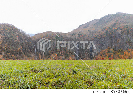 Fudodaki in autumn is large waterfall  35382662
