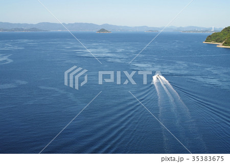 瀬戸の海と小舟 瀬戸の海と小舟 35383675