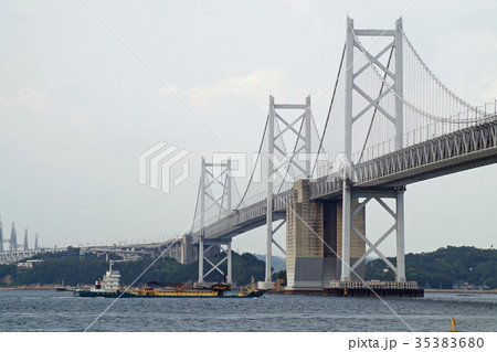 瀬戸大橋の下の建造物 瀬戸大橋の下の建造物 35383680