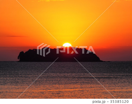 夜明け 日の出 朝日 播磨灘の夜明け 地丿唐荷島 夜明け 日の出 朝日 播磨灘の夜明け 地丿唐荷島 35385120
