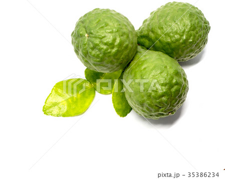 close up group of fresh bergamot with green leaves close up group of fresh bergamot with green leaves 35386234