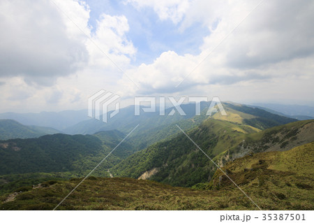 徳島県三好市　三嶺　山頂からの風景 35387501