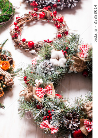 Christmas fair wreathes 35388014