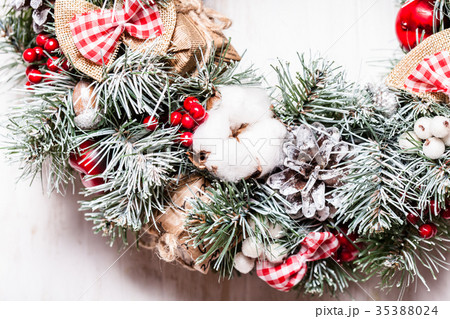 Red and white Christmas wreath Red and white Christmas wreath 35388024