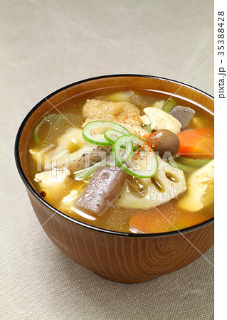 けんちん汁、具だくさん汁物 35388428