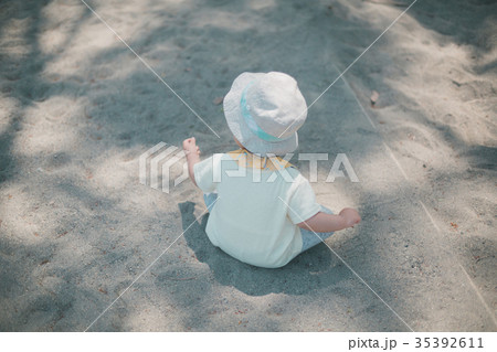 1 year old 35392611