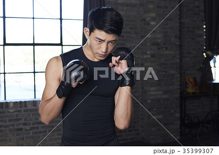 ボクシング ボクサー 若い男 35399307