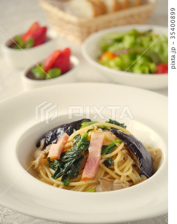 茄子とキノコのパスタランチ (縦位置) 茄子とキノコのパスタランチ (縦位置) 35400899