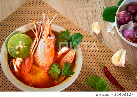 Close up Asian Spicy soup with shrimp in bowl Close up Asian Spicy soup with shrimp in bowl 35403127