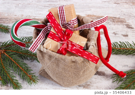 Gifts for Christmas or Valentines in jute bag 35406433