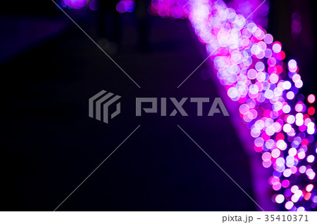 ぼかしたイルミネーション ぼかし背景 玉ボケの写真素材 点 高原 ぼかしたイルミネーション ぼかし背景 玉ボケの写真素材 点 高原 35410371