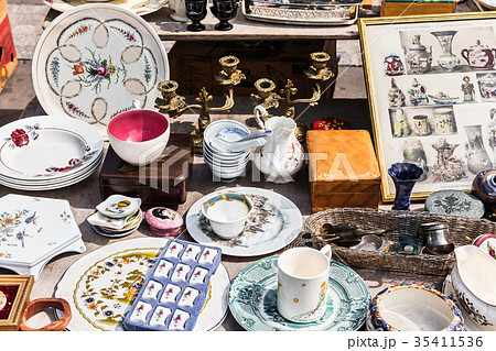 Old vintage objects at the flea market in Paris 35411536