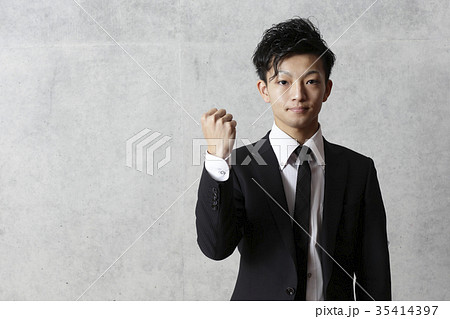 20代　男性ポーズ 35414397