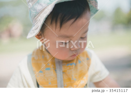 1 year old 35415117