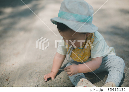 1 year old 1 year old 35415132