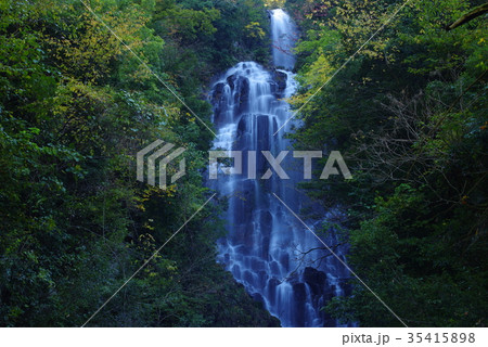 滝の風景 35415898