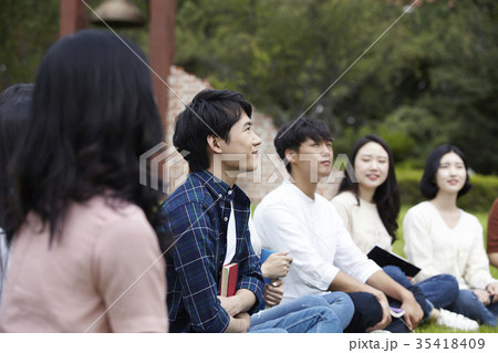 大学生 屋外 室外 35418409
