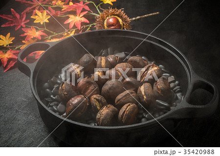 焼き栗　Roasted chestnuts 35420988