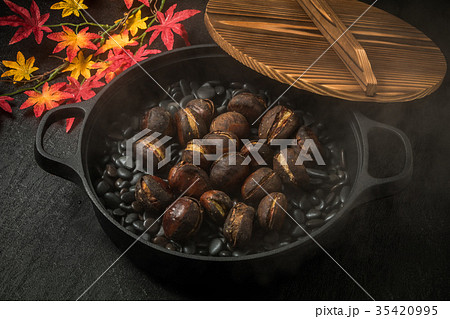 焼き栗 Roasted chestnuts 焼き栗 Roasted chestnuts 35420995