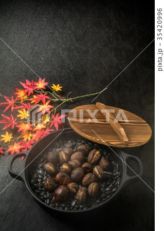 焼き栗　Roasted chestnuts 35420996