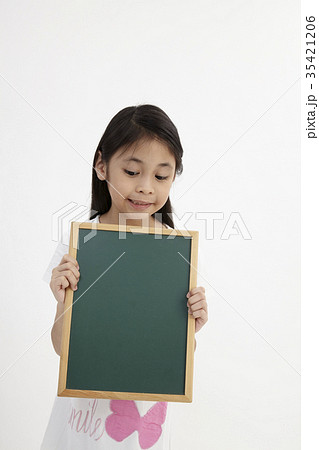 woman holding blackboard 35421206