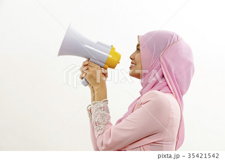 woman speaker woman speaker 35421542